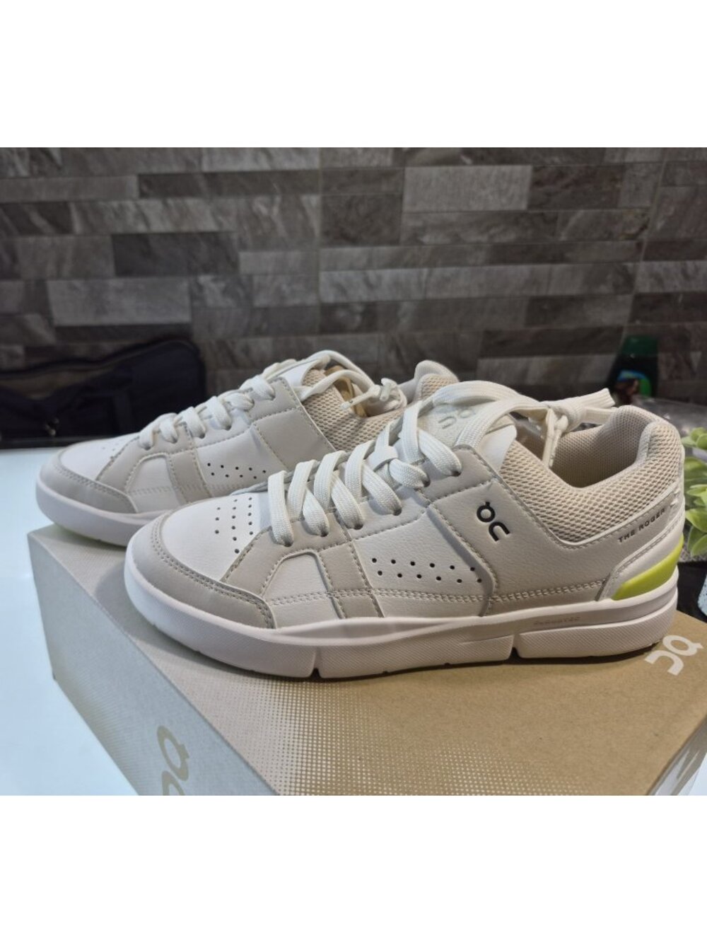 On The Roger Clubhouse Womens 5.5 Sand Zest Sneakers Tennis Shoes 48.98504 NEW
